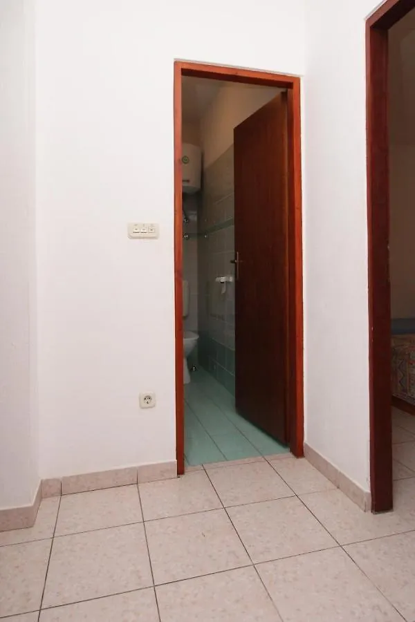 Apartments By The Sea Mandre, Pag - 6284 Kolan